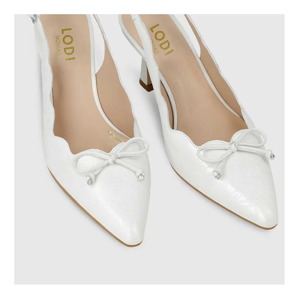 salones_de_novia_blancos_gemarino_4.webp Flash Sale Salones De Novia Blancos Gemari-No Mujer Salones De Novia
