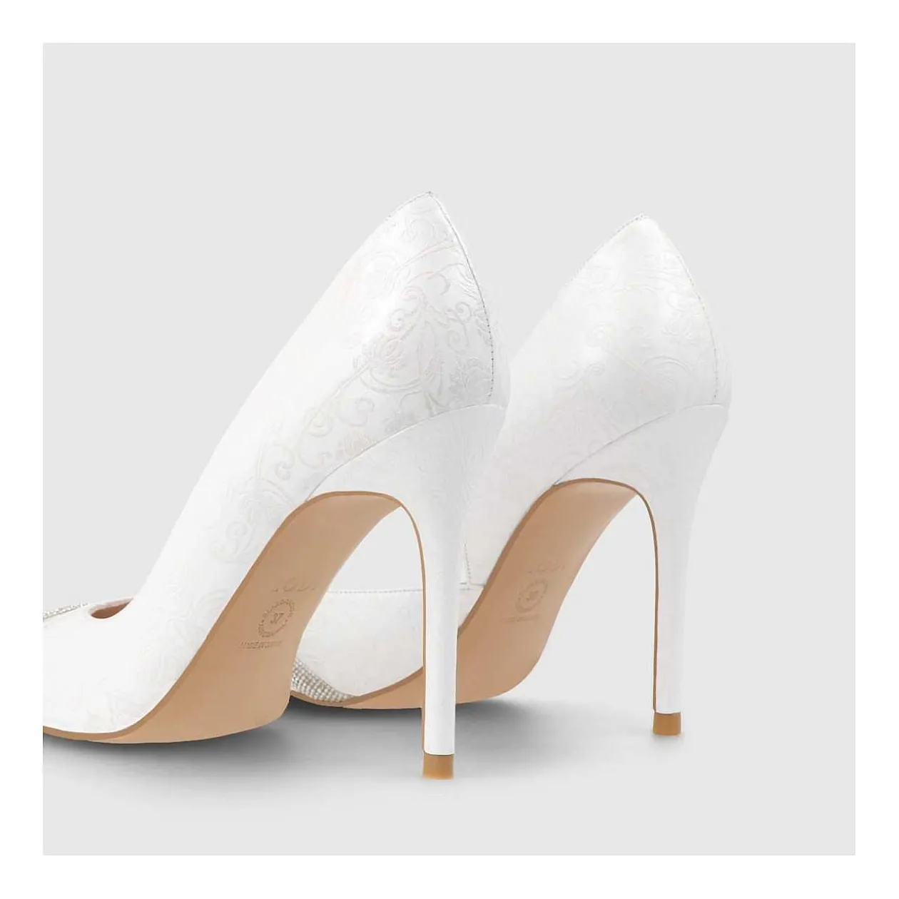 salones_de_novia_blancos_zaren_2.webp New Salones De Novia Blancos Zaren Mujer Salones De Novia