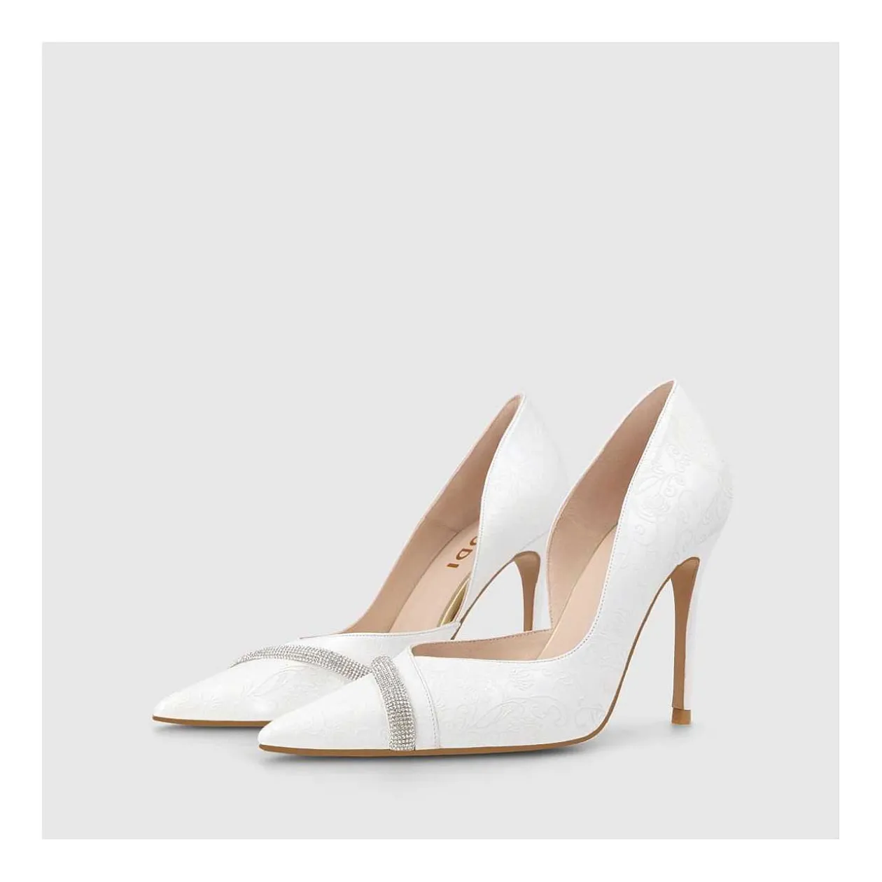 salones_de_novia_blancos_zaren_3.webp New Salones De Novia Blancos Zaren Mujer Salones De Novia