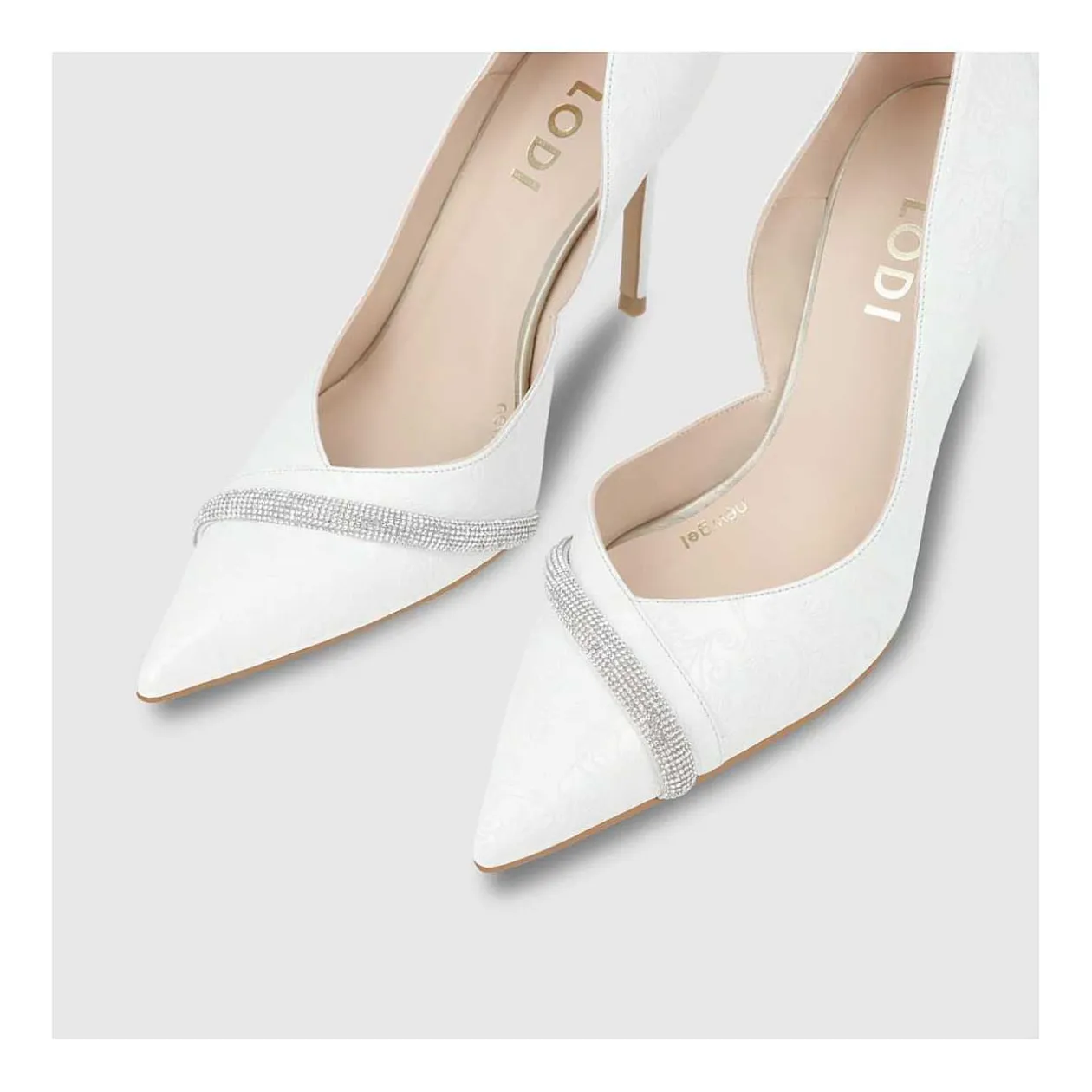 salones_de_novia_blancos_zaren_4.webp New Salones De Novia Blancos Zaren Mujer Salones De Novia