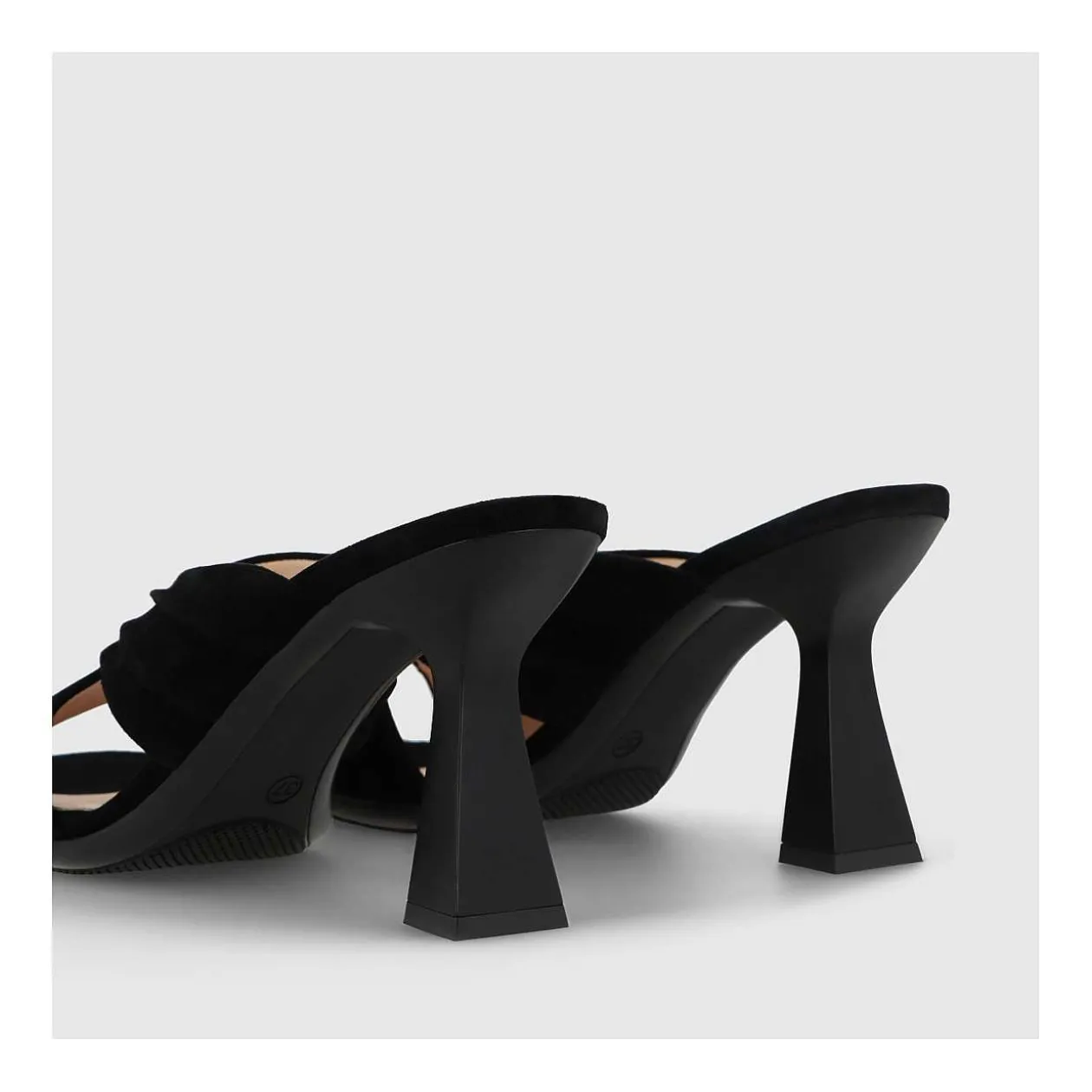 sandalias_negras_hipos_2.webp Store Sandalias Negras Hipos Mujer Sandalias